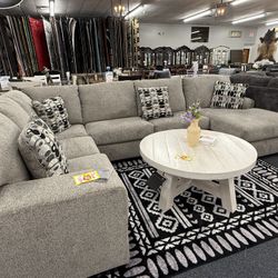 1399 Large Sectional New With Warranty Rug Included 