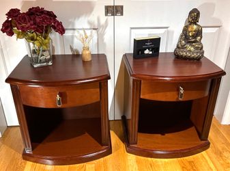 Vintage mahogany night stands excellent condition