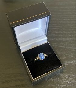 10K White Gold Sapphire Star Ring size 6.5