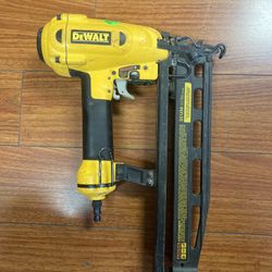 DeWALT D51256 FINISH NAILER