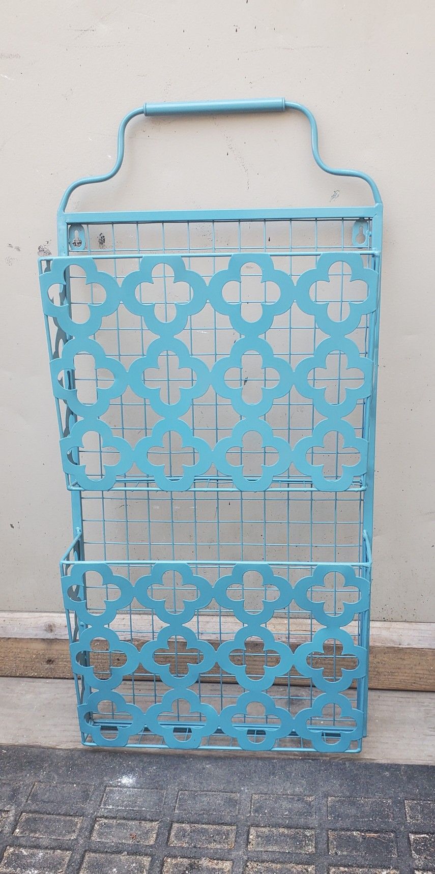 Fashionable Teal Color Metal Hanging Metal Magazine Rack Towel Holder.