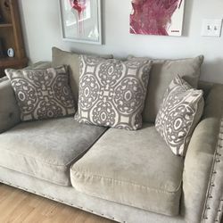 Love seat LIKE NEW