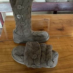 Old navy  Cable Knitted 👢 3 Buttons Grey Like New  