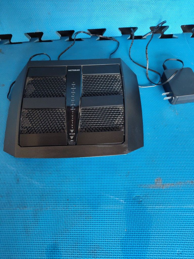 $40 Firm, Yes, It's Available. Netgear Nighthawk X6 R8000 wifi Router, Ac3200, Tri Band, For Gaming, Streaming, Small Business, Home Office