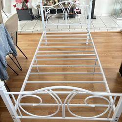 VECELO Twin Size Bed Frame 