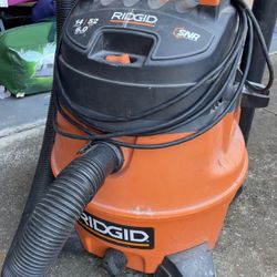 14  Gallon Vacuum Wet / Dry Vacuum.