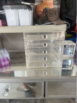 Makeup organizer