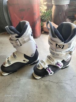 Salomon ski boots, Mondo Size 24.5 little use  MINT COND