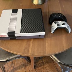 Xbox One With Controllers 
