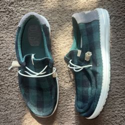 Men Shoes Size 10.5 