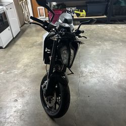Ktm duke 790 motercycle streetbike