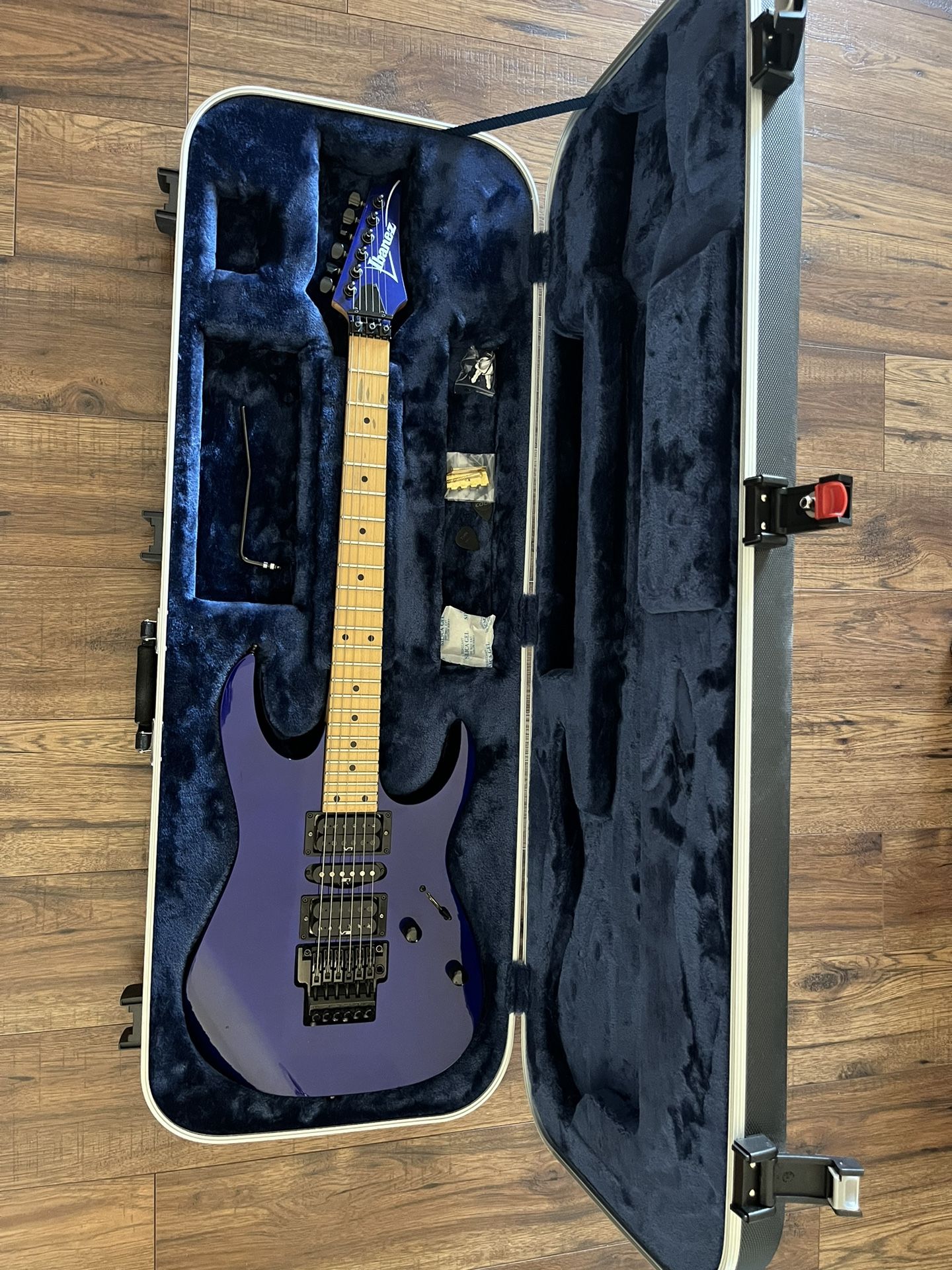 1989 Ibanez RG570M Guitar Jewel Blue