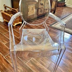 4 Acrylic Chairs Has Some Scratches/ 4x$140,($35 Each)