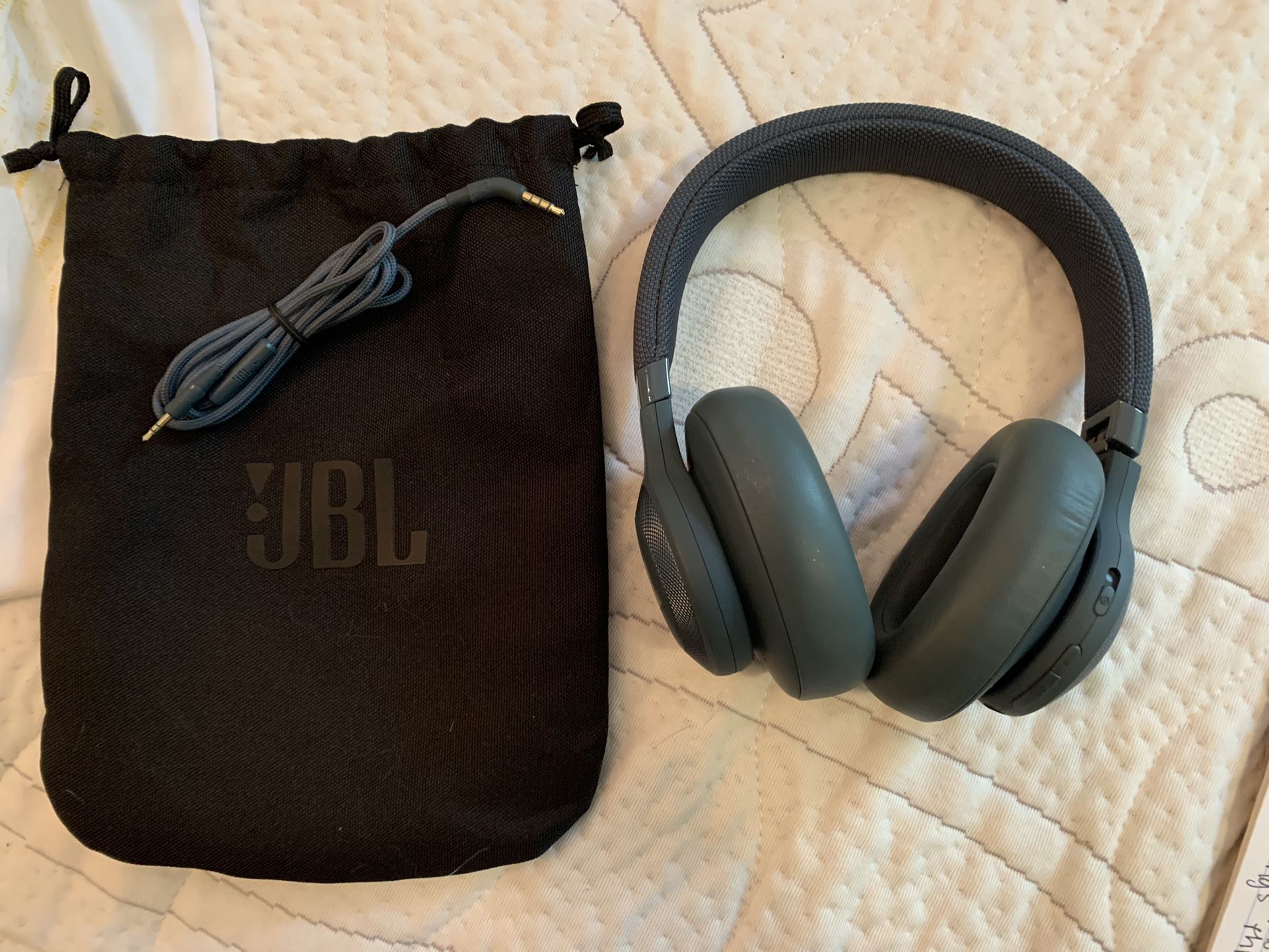 JBL Wireless Headphones - Like New!