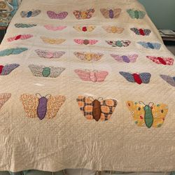 Antique 1930’s Butterfly Quilt  86” X 70”