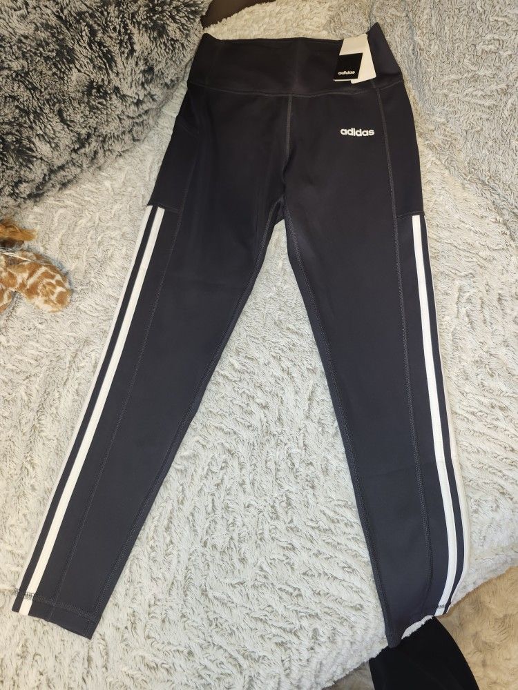 Ladies Adidias Workout Leggings Size Med