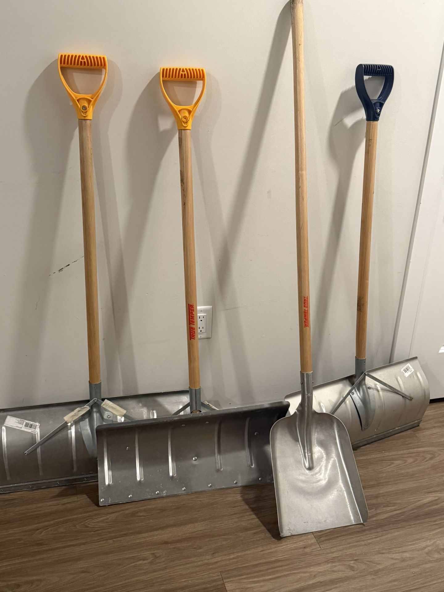 Brand new shovel set.