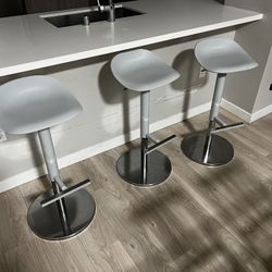 3 Bar Stools