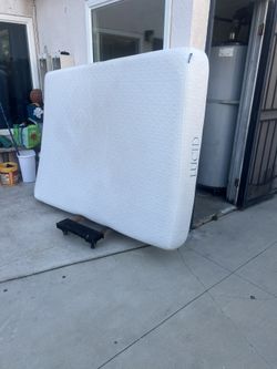 Queen Size Mattress  Goon Condition $45.  or Best Offer 
