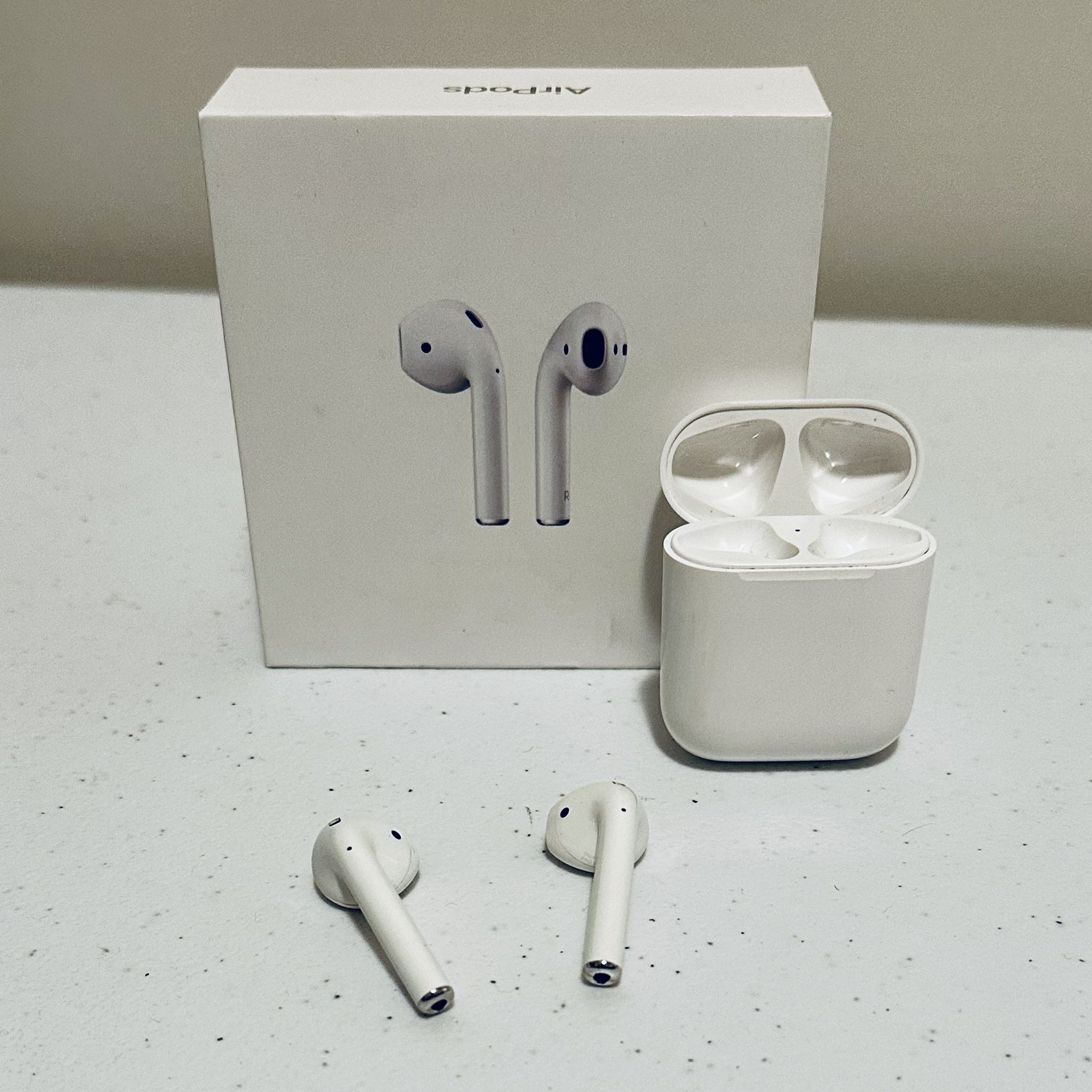 AirPods (1st Gen) with Lightning Charging Case