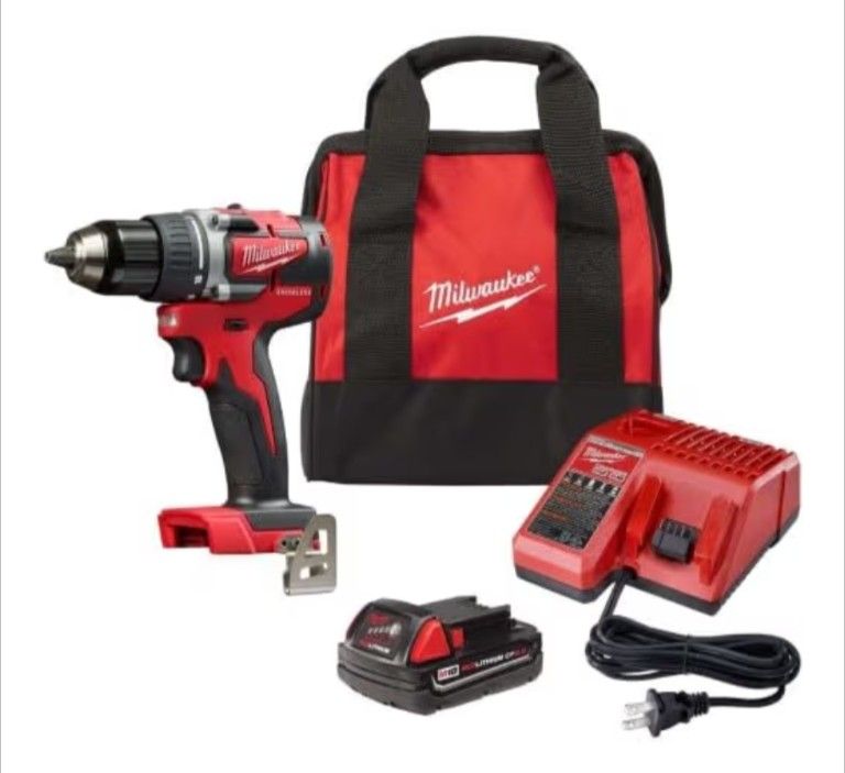 Milwaukee M18 18V Lithium-Ion 1/2 Inch Cordless Drill Driver Compact Kit