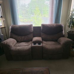 Lazy Boy Double Recliner NOT electric, Immaculate Condition, Rich Brown, Comfortable, Reclines to Lay Down Position, Going for a Great Price