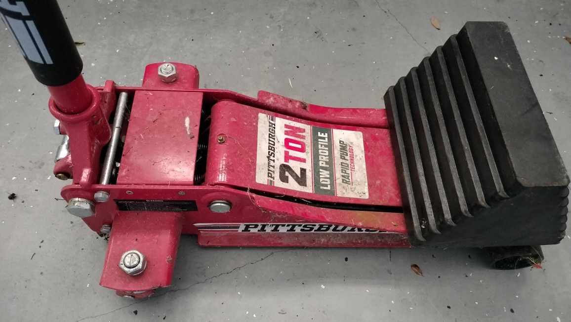 Pittsburgh 2 Ton Jack W/ Chock Block for Sale in Temple Terr, FL OfferUp