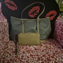 Michael Kors Purse 👛 And Wallet
