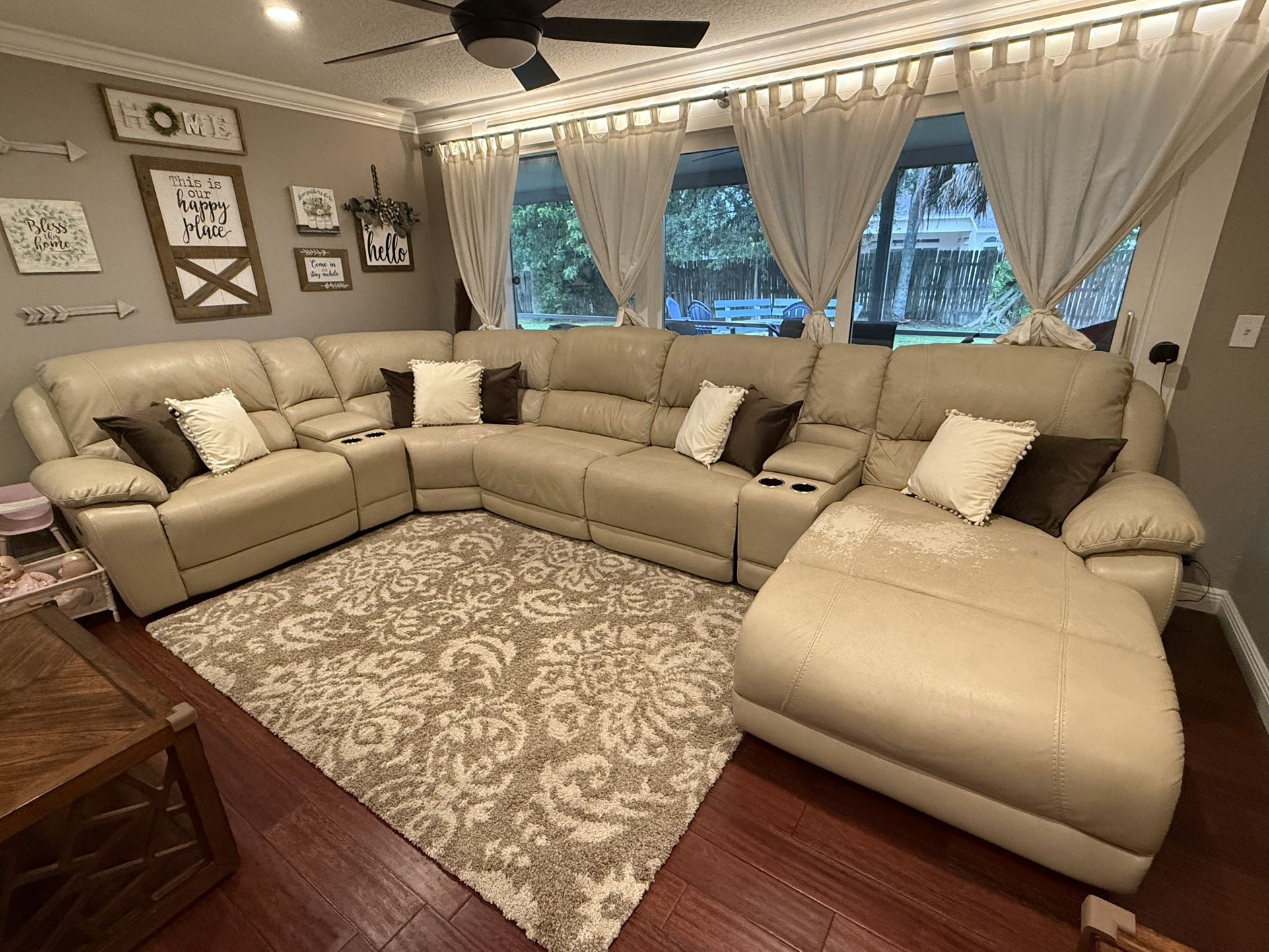 7-piece sectional with Chase, 1 manual recliner, and 1 power recliner.