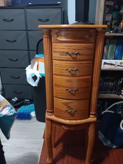 Jewelry box