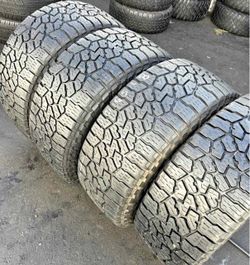 35*12.50r17 Falken Tires. Com 70% de vids las 4