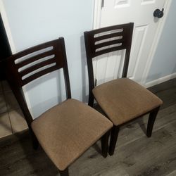 4 Dining Table Chairs 
