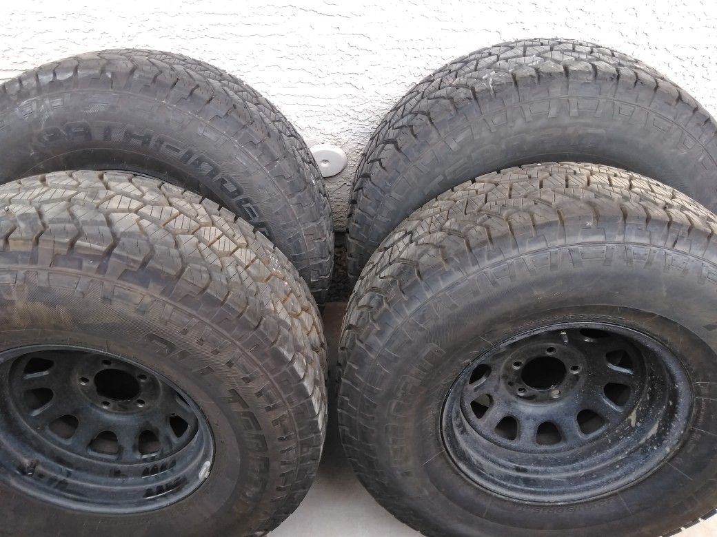 Pathfinders set of tires 32/11.50R15 for Sale in Laveen Village