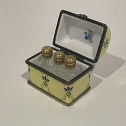 Limoges De La Reine Porcelain Trinket Box 