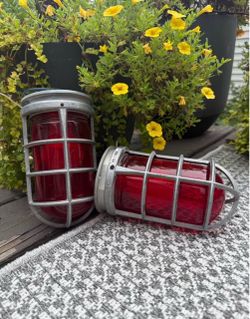 Hubbell L10 Series industrial vapor-tight utility light