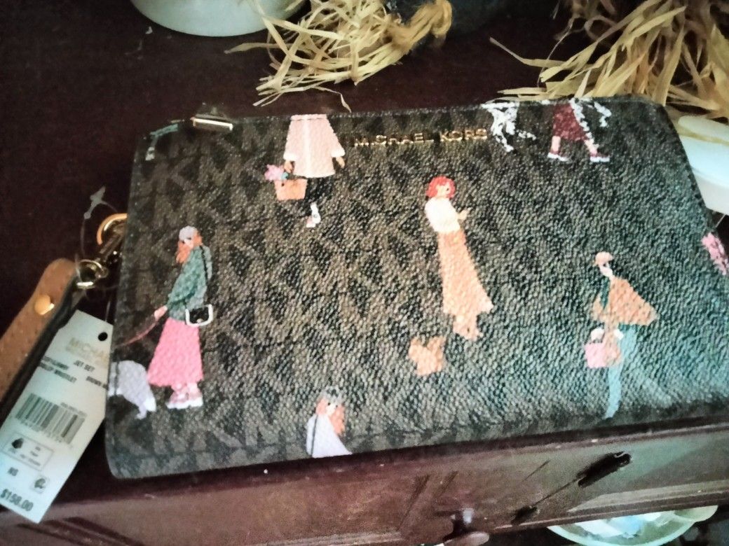 Michael Kors Medium Wristlet Wallet