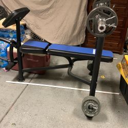 Do now Weight Bench With 20 Lb Bar- 4 10 Lb Weights- 10 5 Lb Weights