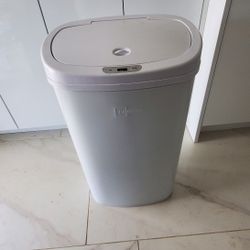 White Sensor Trash Can 