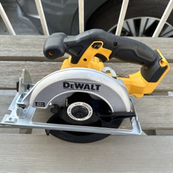 New 20v Dewalt 6 1/2 Circular Saw Tool Only