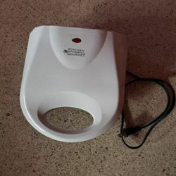 Kitchen Gourmet Omelet Maker. Still Available Dec 2023