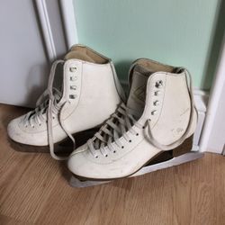 Kids Skate ( Size 2.5) 