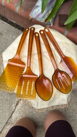 Set Of Five Vintage Ultra Temp Plastic Utensils. Robinson Knife Co. USA Amber Brown