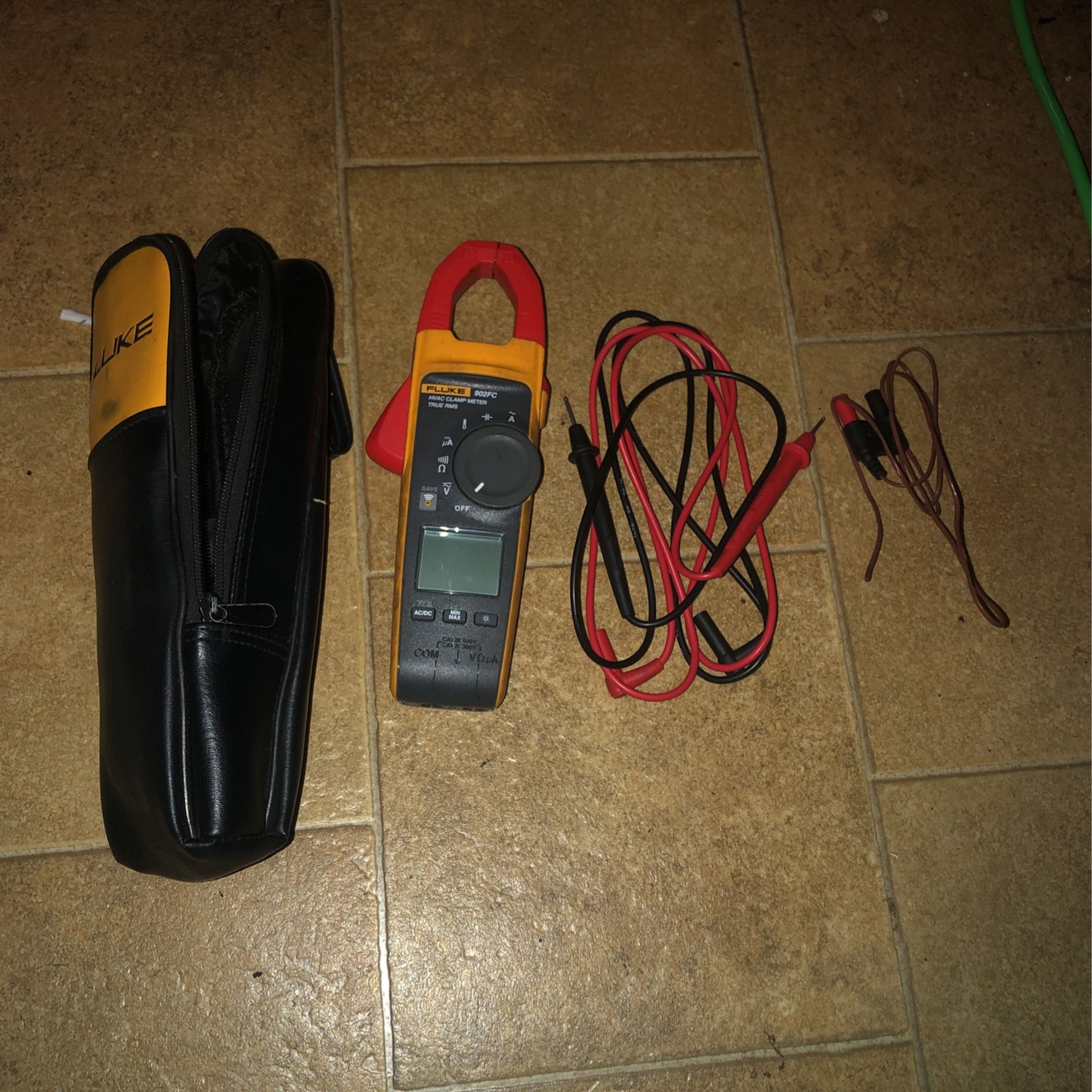 Fluke 902-FC True RMS Clamp Meter 