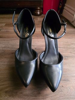 Mary jame heels