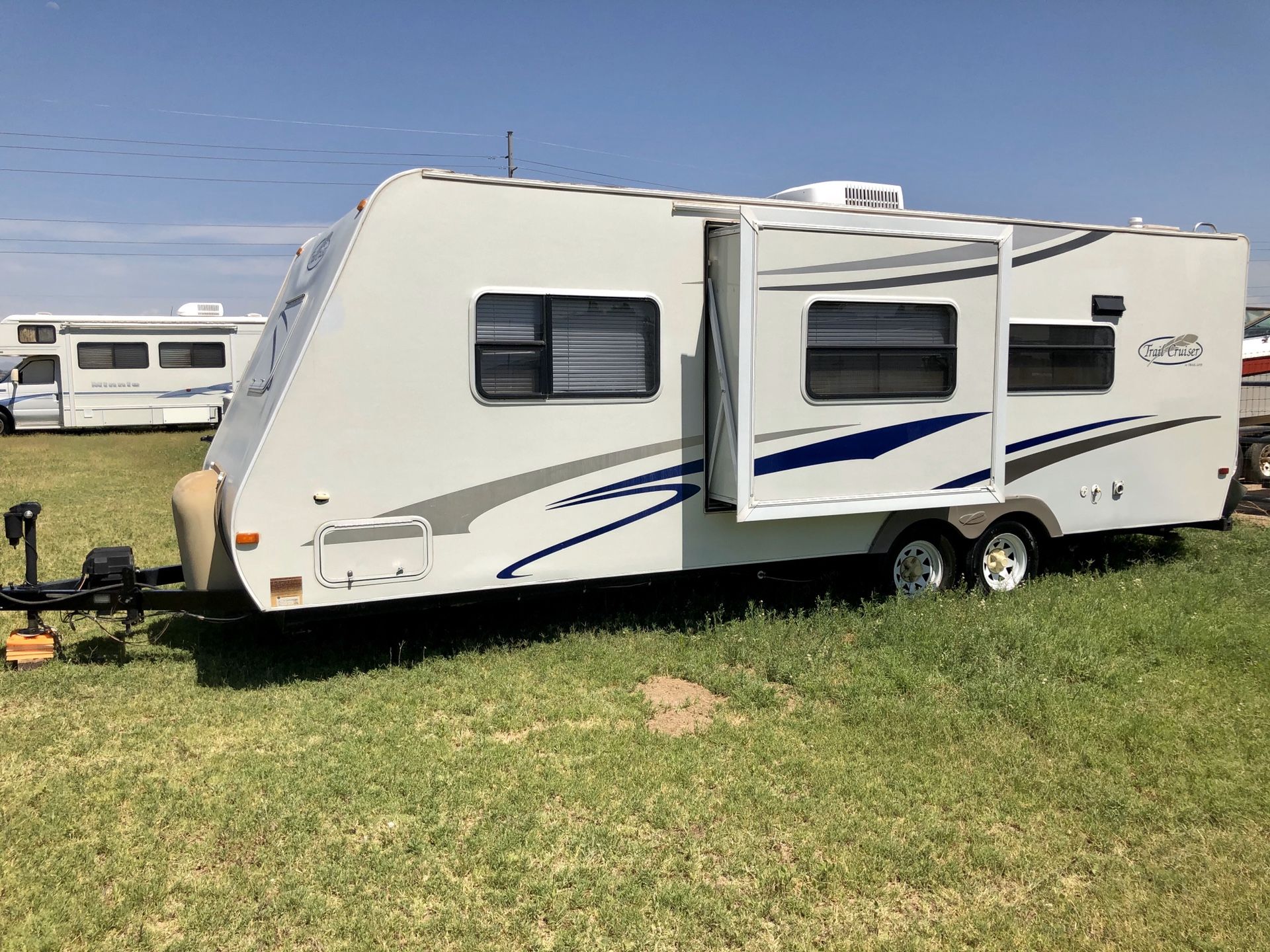 2007 trail cruise 25 FT travel trailer with slide