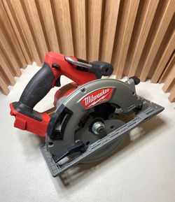 Milwaukee M18 FUEL 7-1/4” Circular Saw 2732-20 – Excellent Condition