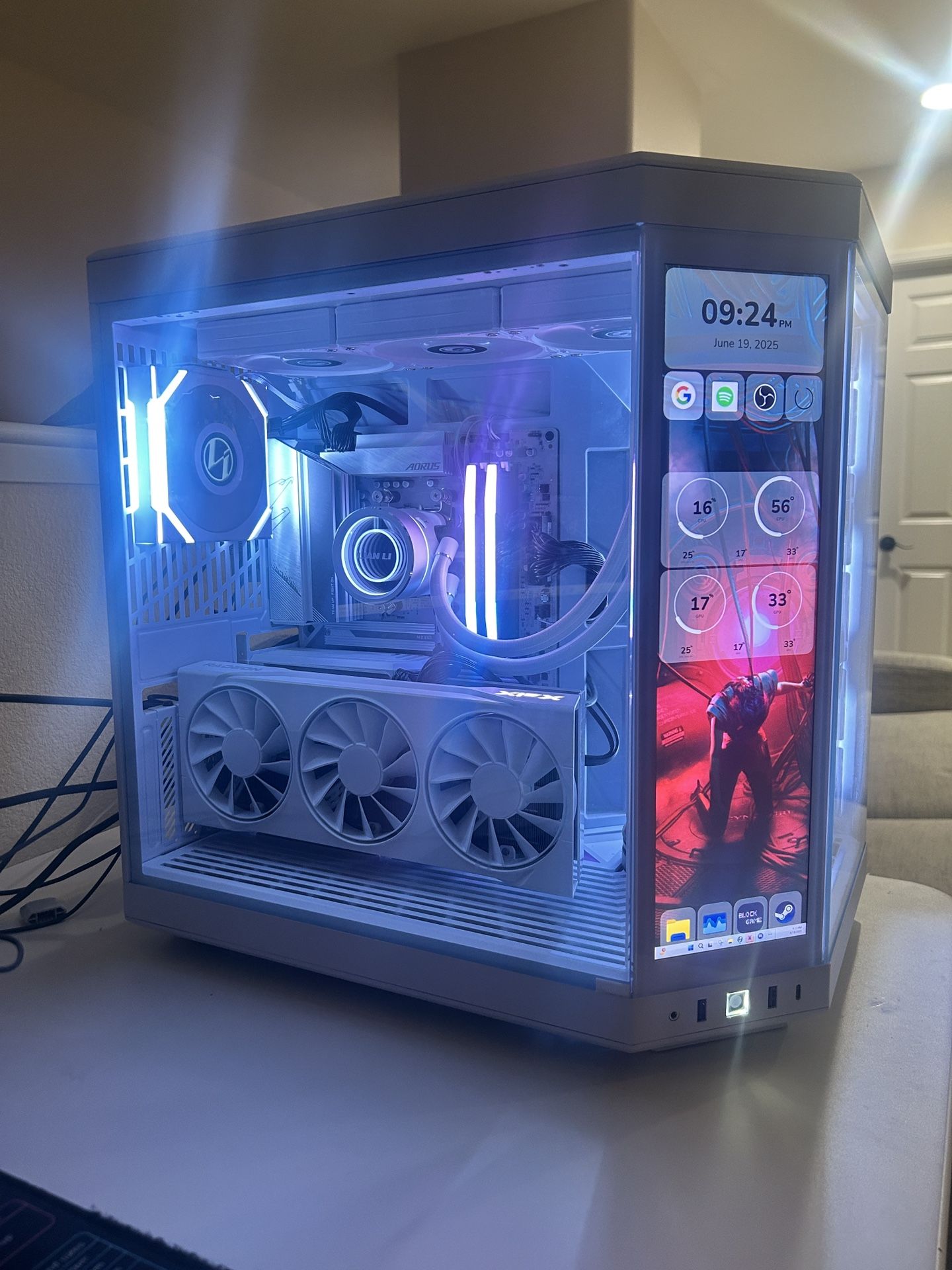 Hyte Y70 Touch Infinite - AMD9070 - 9700x Pc