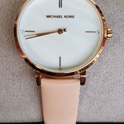 💖 Michael Kors Women's Leather Band Watch Available In 5 Colors 💖