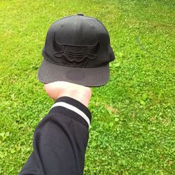 Bulls Hat Balck On Black For Men 