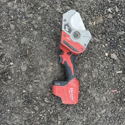 Milwaukee M12 12V Lithium-Ion Cordless PVC Shear Kit  